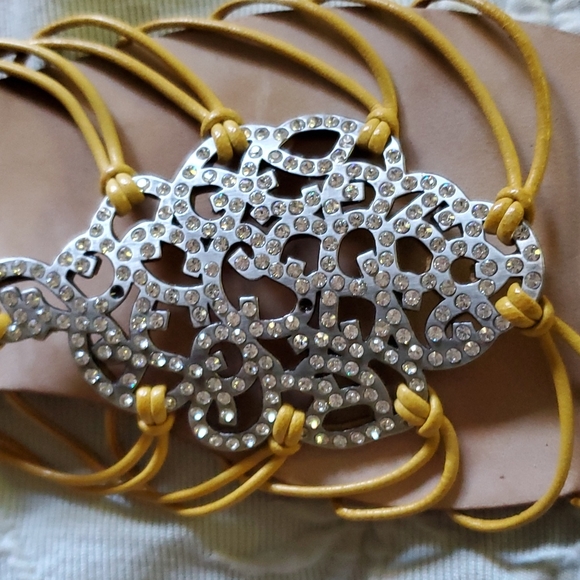 Modern Vintage Strappy sandal flats - Picture 2 of 4